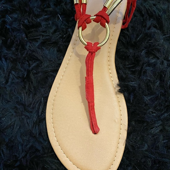 Flat sandals - Picture 2 of 3